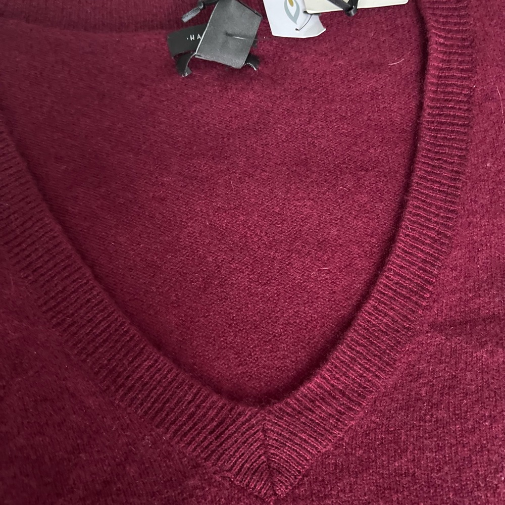 NWT Women's V-Neck Sweater - 100% Cashmere - Burgundy - Picture 4 of 6